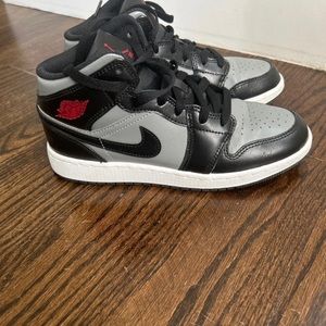 Air Jordan 1 Mid shadow youth